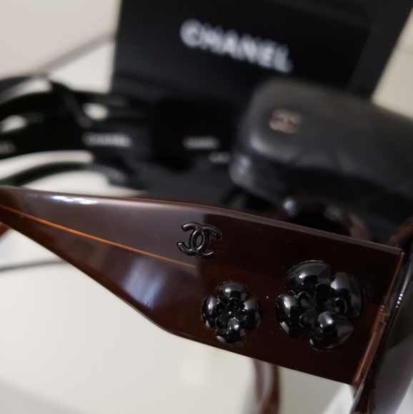 FINAL SALE🥳🎉 Small Face Chanel Sunglasses - Picture 5 of 9